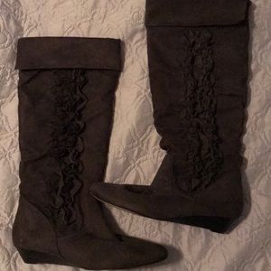 Knee length size 10 charcoal boots! NEVER WORN😳